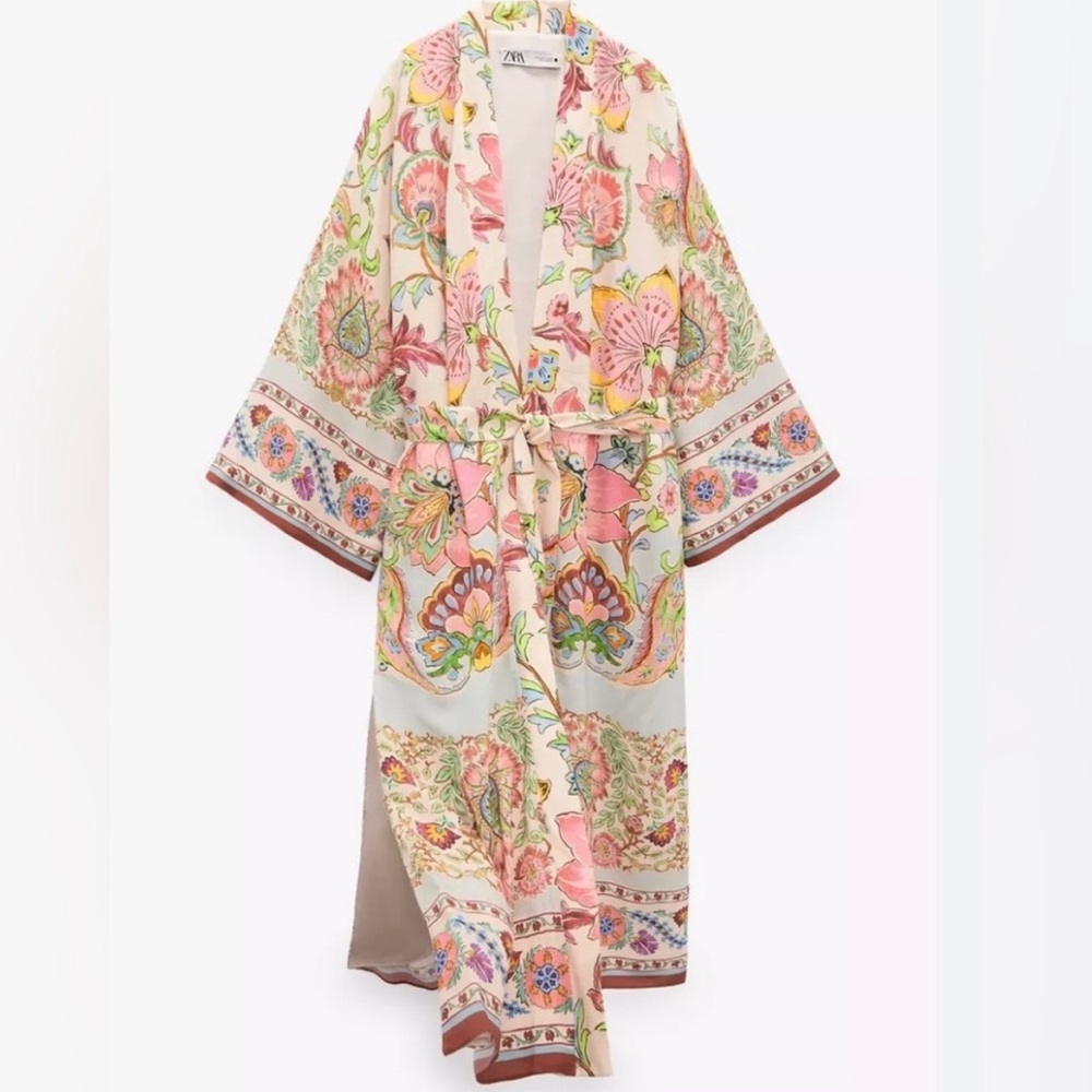 NWT Zara Limited Edition White Pink Floral
Kimono Robe Women's Large